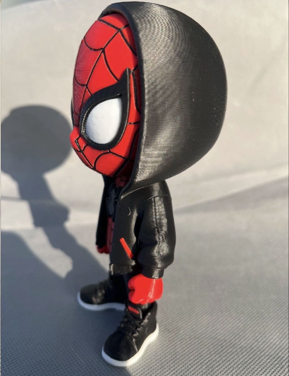 Statuette: Actionfigur Spiderman mit Kapuzenpullover wie neu – Nuovo (secondo la descrizione) da Embrach venduto da Niko_357 3