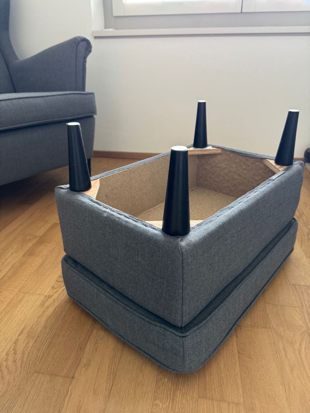 Ikea Poltrone: STRANDMON Sessel inkl. Hocker Dunkelgrau – Usato da Luzern venduto da noz_b7k9 3