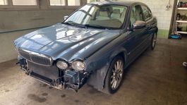 Jaguar X-Type 3.0L V6, fahrbar, Frontstosstange vorhanden