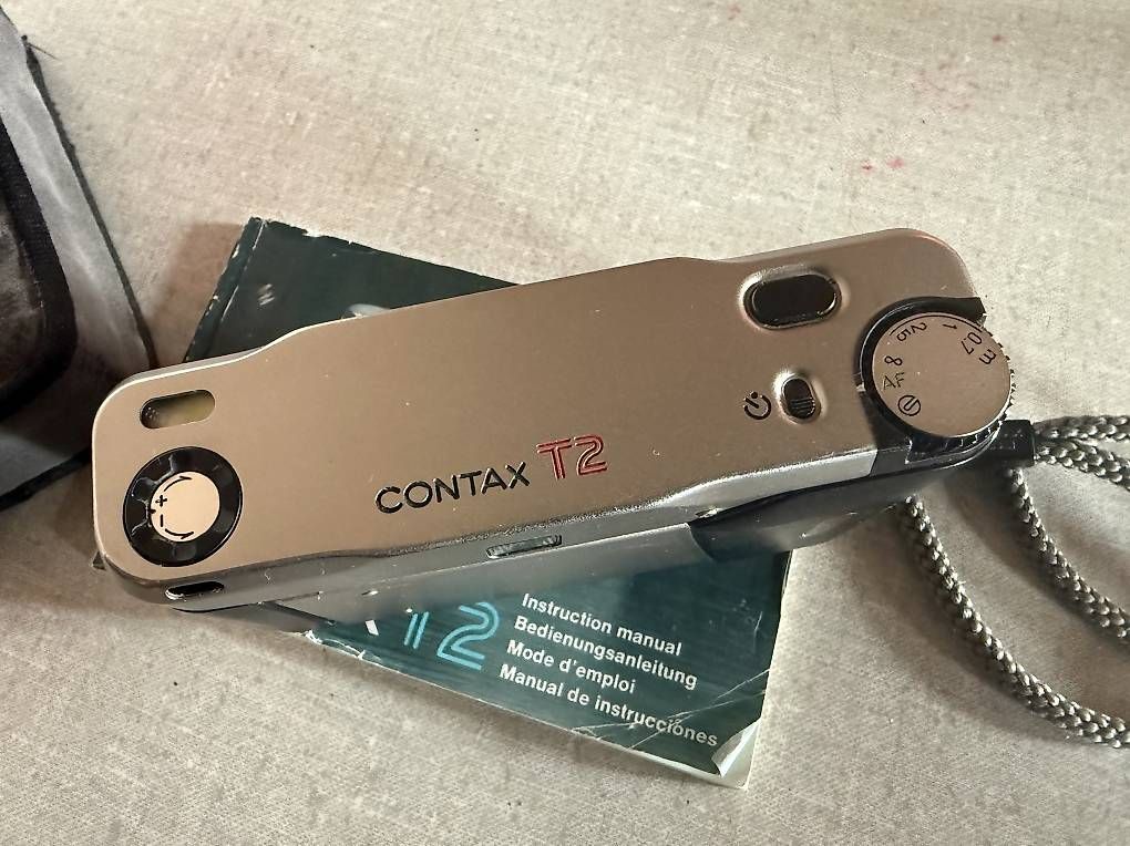 Fotocamera: Contax T2 Champagne Farbe Analog Kamera – Usato da Zürich venduto da Kaya08 2