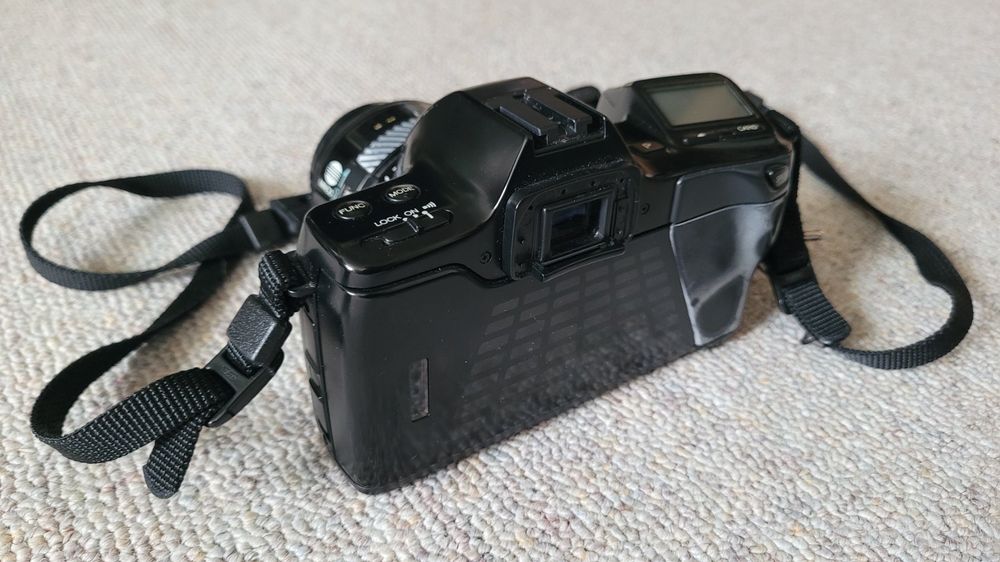 Minolta Fotocamera: Minolta Dynax 7000i mit Blitzgerät und Objektiven. – Usato da Aarwangen venduto da Striezi01 3