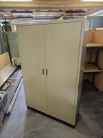 grosser Metallschrank mit Schlüssel 120x50cm H: 199cm  450.-