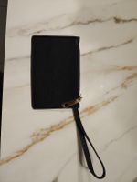 Schlanke, schwarze Etui mit Reissverschluss