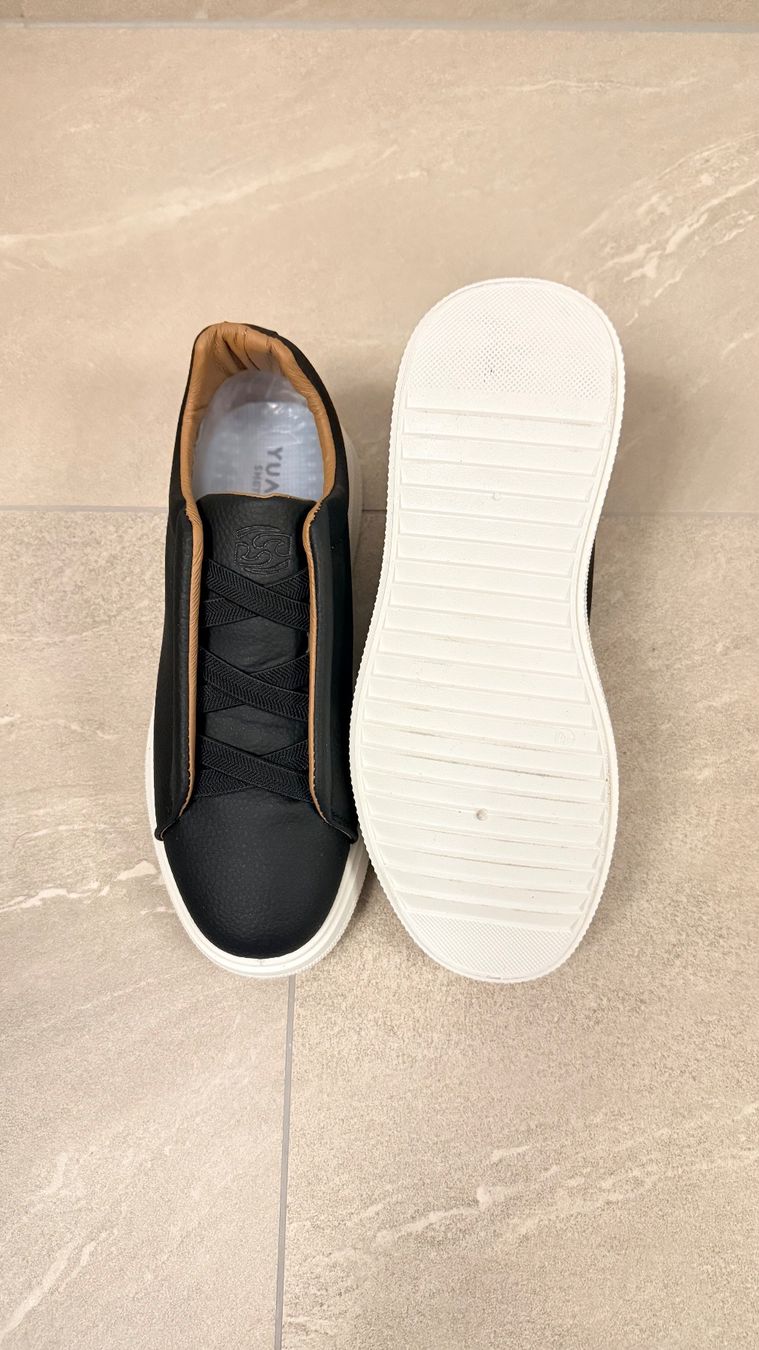 Herrenschuhe: Schwarze Sneaker (Grösse ca. EU 44) – Neu (gemäss Beschreibung) aus Steinhausen von Brownie21 2