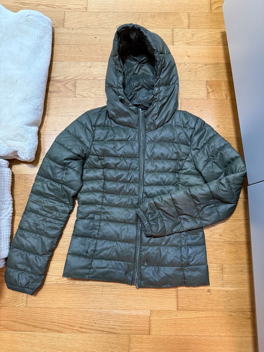 Lotti di vestiti: Grösse Kleiderpaket mit zwei Jacke Gr. S – Usato da Wetzikon ZH venduto da Em_Sa 1