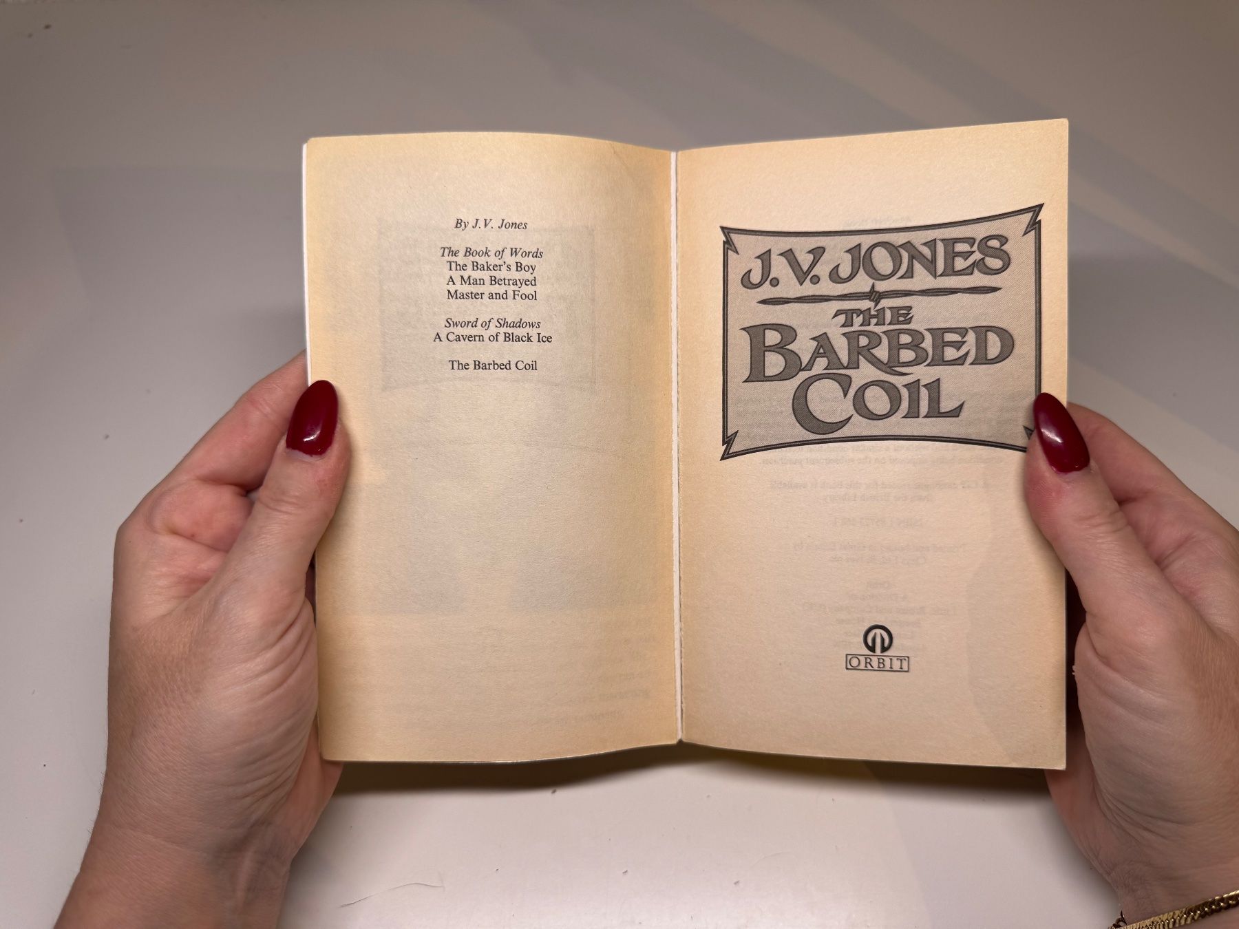 Libri: NOVEL: J.V. Jones, The Barbed Coil – Usato da Grosswangen venduto da English_books 2