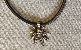 Coole Cannabis Skull Totenkopf Kette aus Metall 💀