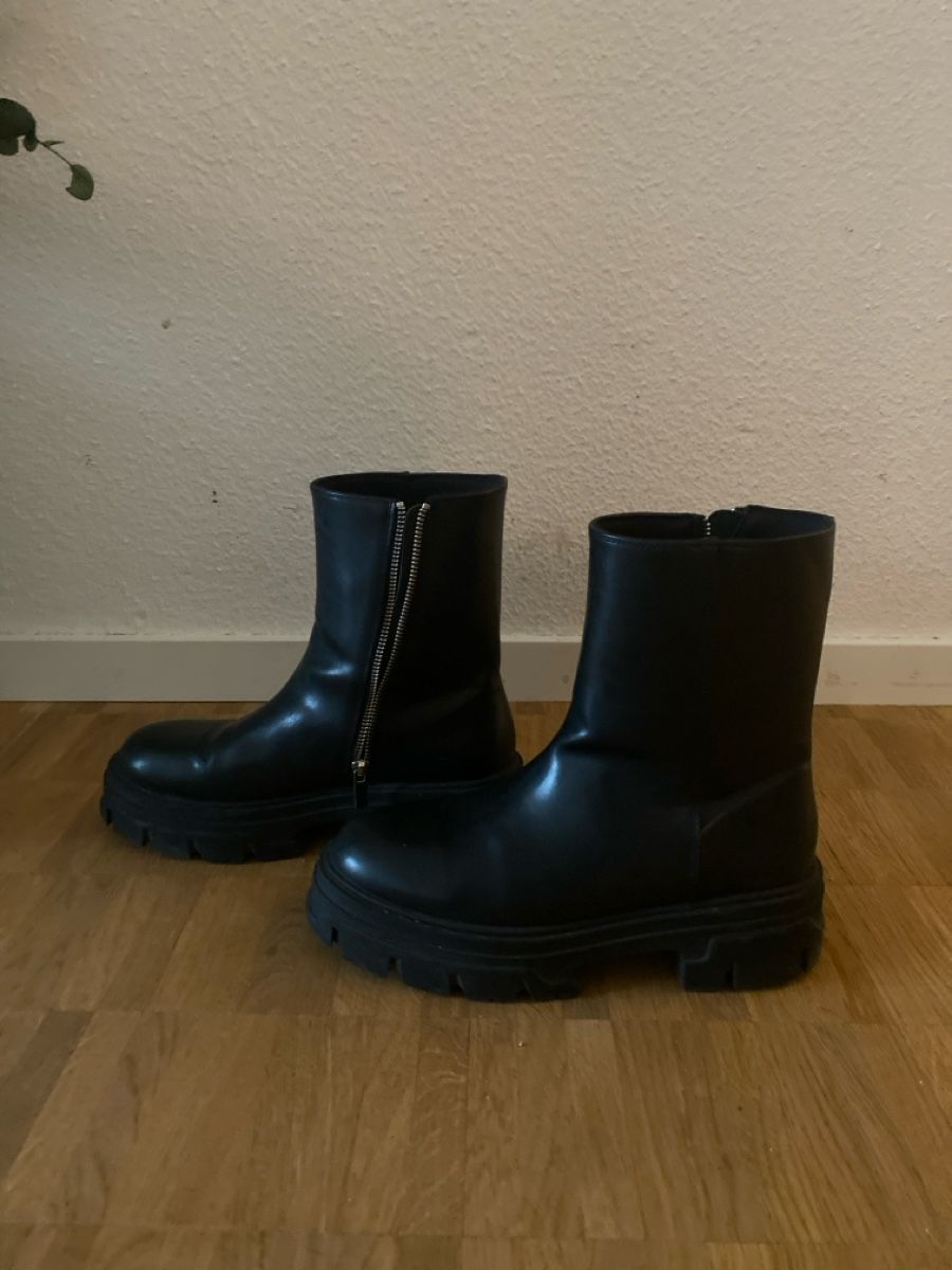 H&M Damenschuhe: Chunky Boots – Gebraucht aus Zürich von Majatzki