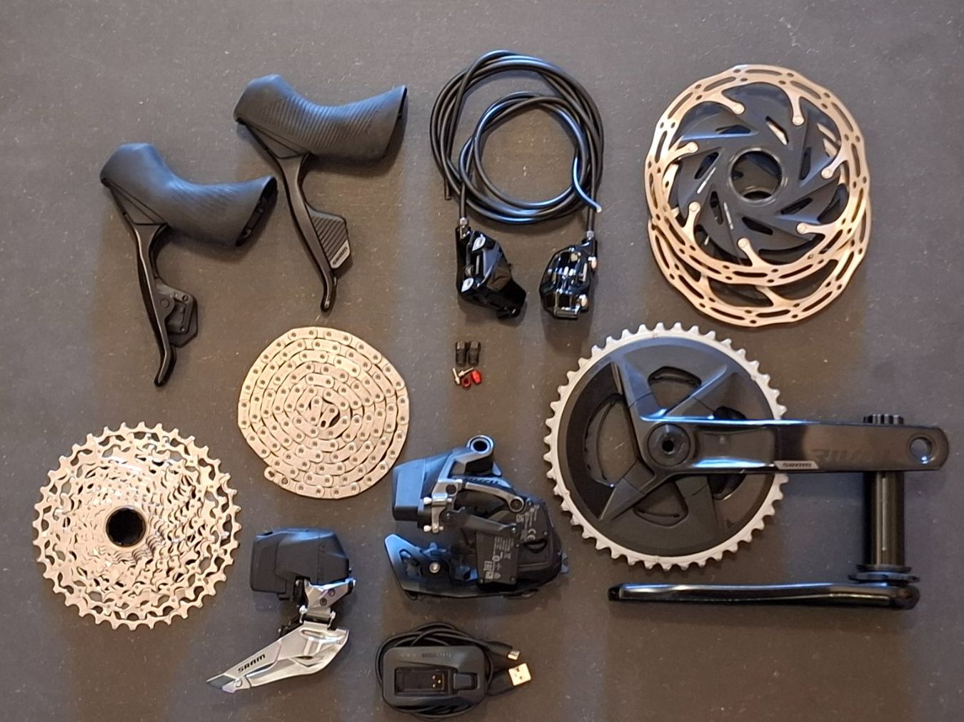 Sram Pezzi di ricambio: SRAM Rival eTap AXS HRD FM Gruppe 2x12 – Nuovo (secondo la descrizione) da Aarberg venduto da Reuse_08 1