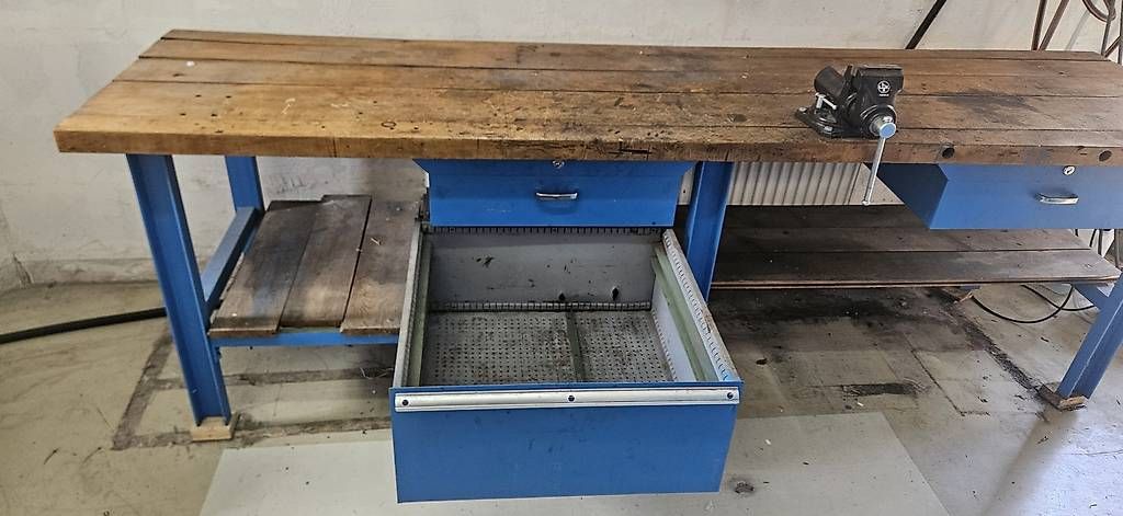 Banchi da lavoro: 2 Tables d'atelier avec tiroirs  – Usato da Puidoux venduto da ben_tgc7 2