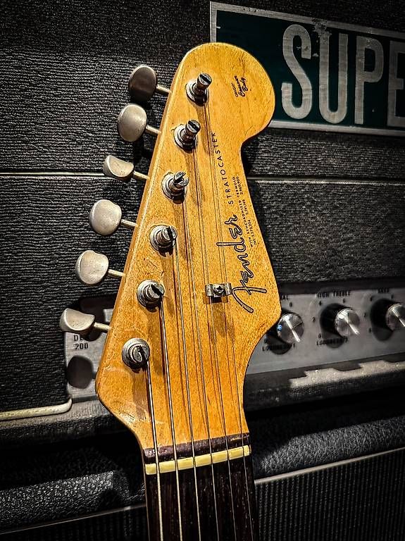 Fender Musikinstrumente: Fender Stratocaster 1963 serie L vintage refin – Gebraucht aus Montreux von Alligator-AMPS 4