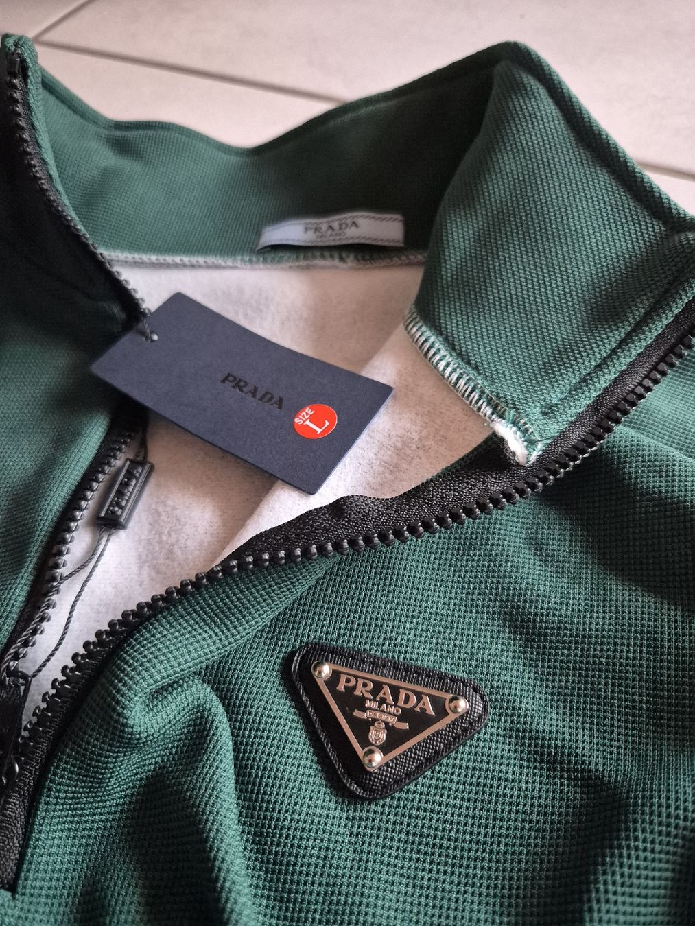 Prada Maglioni & Felpe: Prada Pullover dunkelgrün Gr L  – Nuovo e nell'imballaggio originale da Pieterlen venduto da Vane_ssa_92