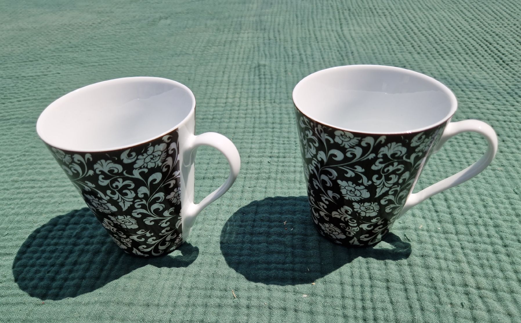 Tasses: Teetassen 2 Stk. mit schwarzen Mustern – D'occasion à Benken SG par Idi 2