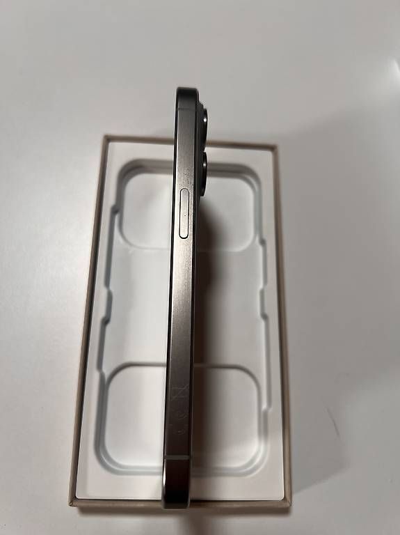 Apple Telefoni cellulari / Smartphones: IPhone 15 Pro 1Tb titanium wie neu – Usato da Flums venduto da mojo265 4
