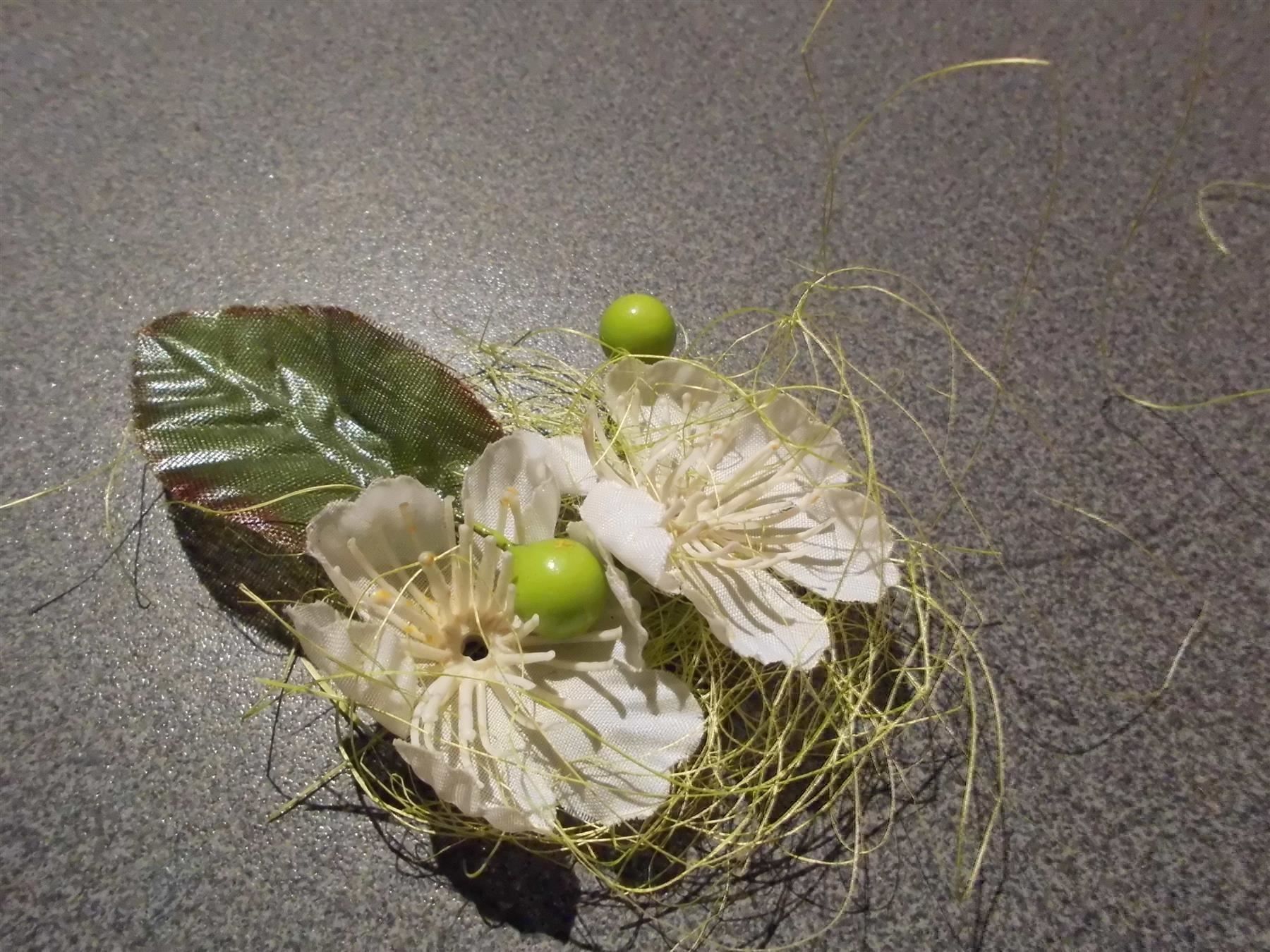 Bastelsets: Blumen weiss / Blatt – Gebraucht aus Zürich von Motzkuh