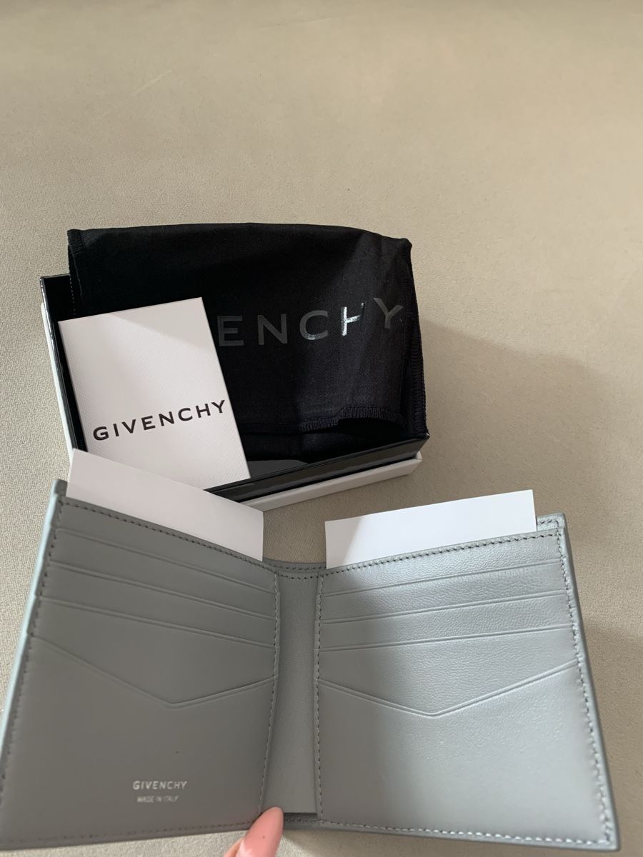 Givenchy Portafogli: Givenchy Geldbörse – Nuovo (secondo la descrizione) da Bergdietikon venduto da zor_856j 1