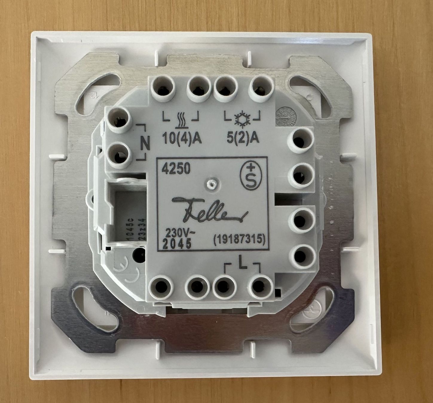 Feller Sistema di controllo: Feller Thermostat Ohne Schalter / ELDAS-Nr: 439102000 – Usato da Dielsdorf venduto da Empowered 1