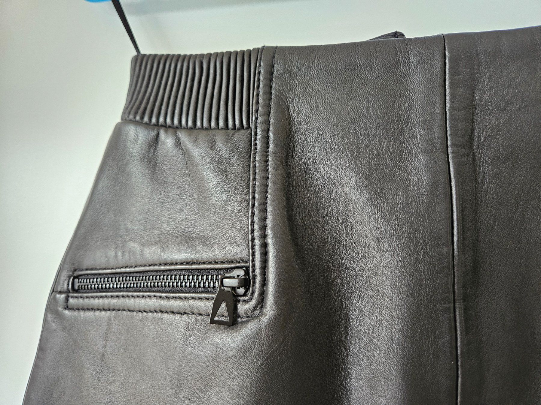 Jupes: 100% Leder Minirock (Gr 36) NEU – Neuf (Voir description) à Zürich par Aleick 2