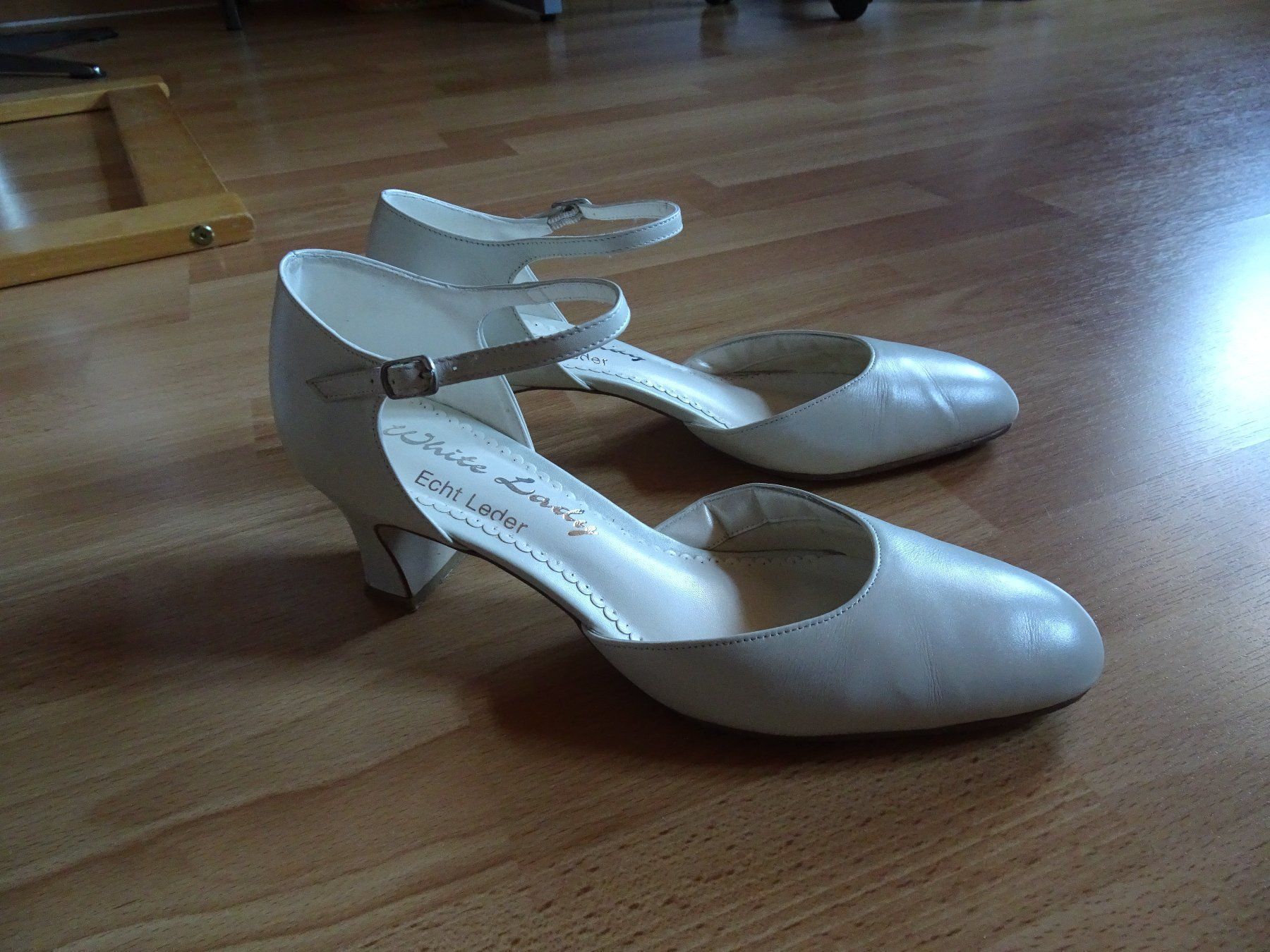 Scarpe da donna: Hochzeitsschuhe White Lady – Usato da Hettiswil venduto da san_kf5h