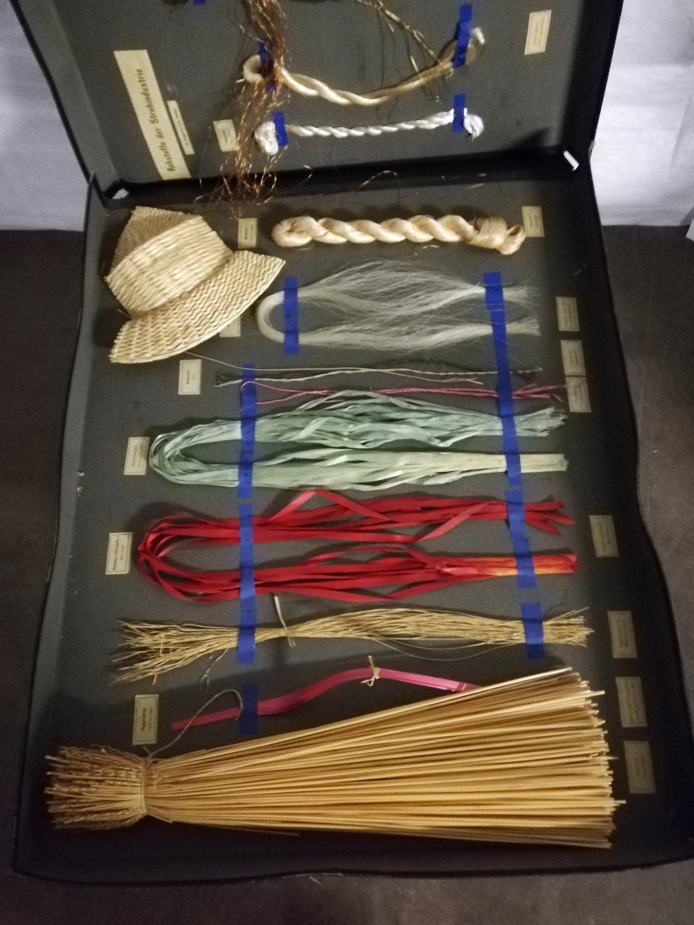 Dokumente: Strohmustermappe aus alter Zeit, ein Museums-Prunkstück – Gebraucht aus Weggis von Mylemontree 3