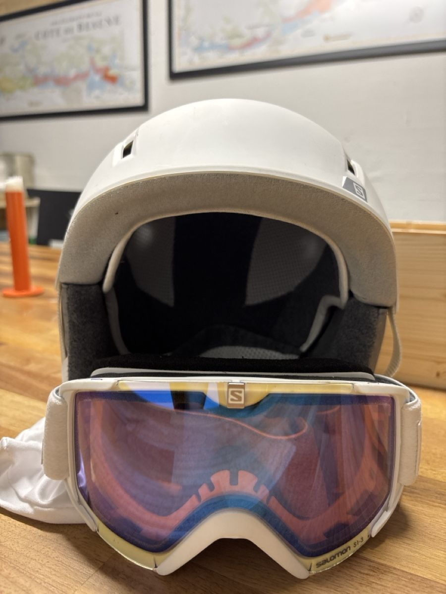 Salomon Caschi: Salmon Ski helmet + goggles – Usato da Zürich venduto da kam_ysh2