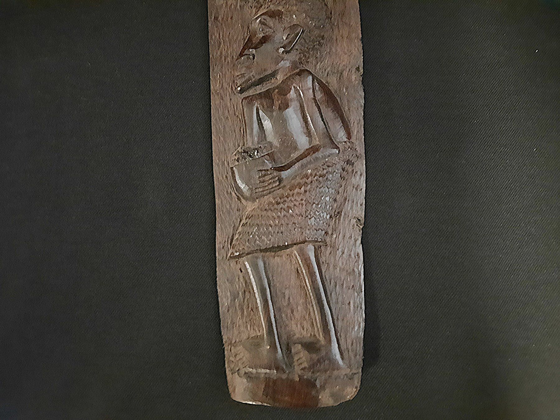 Skulpturen & Statuen: Afrikanisches Relief auf Ebenholz Schild – Gebraucht aus Beinwil am See von Restwert_Beinwil 6