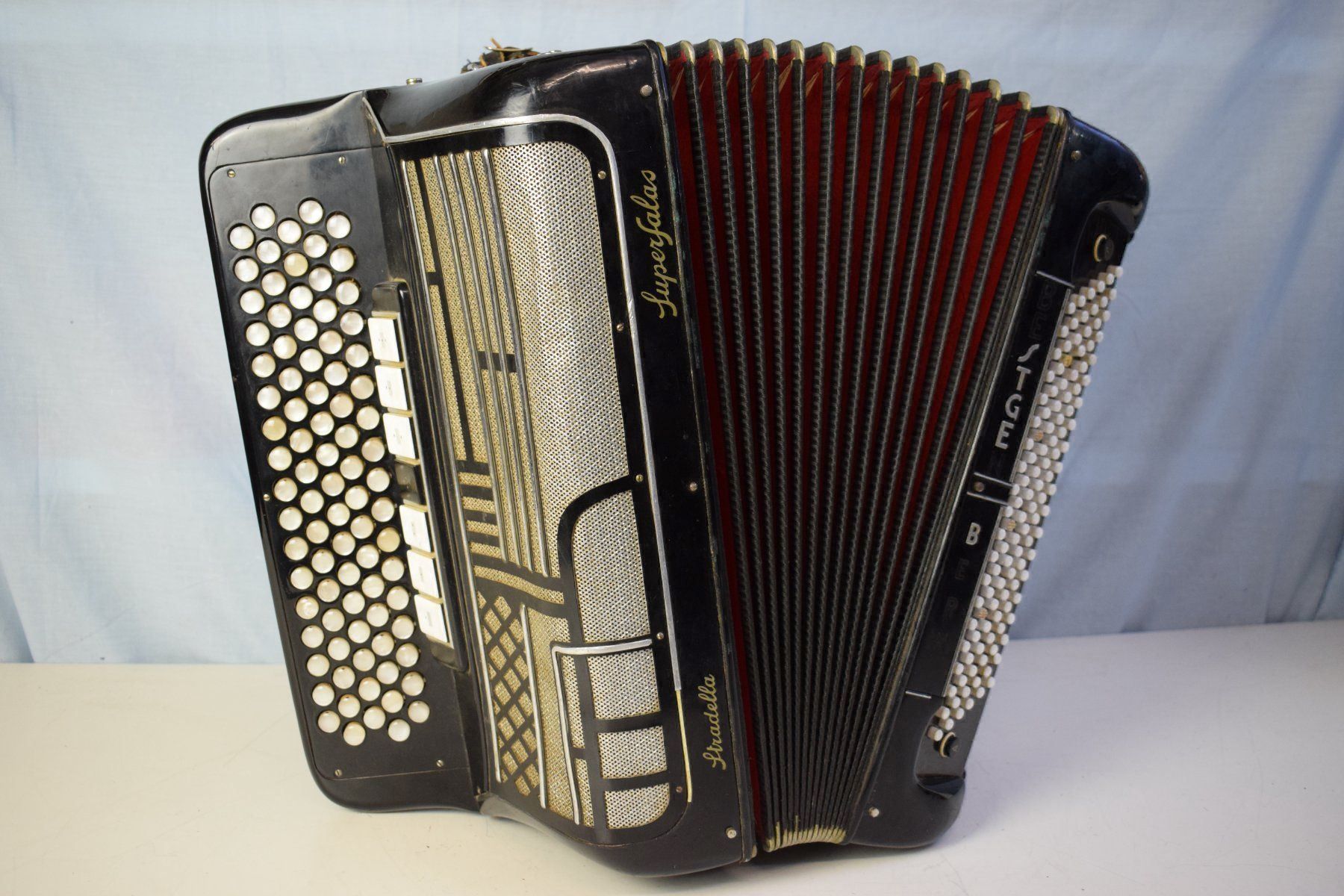 Strumenti musicali: Akkordeon chromatisch Stradella mit Cassotto – Usato da Zürich venduto da baumusik 4