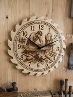 Handgefertigte Holzuhr für Schreiner & Holzliebhaber