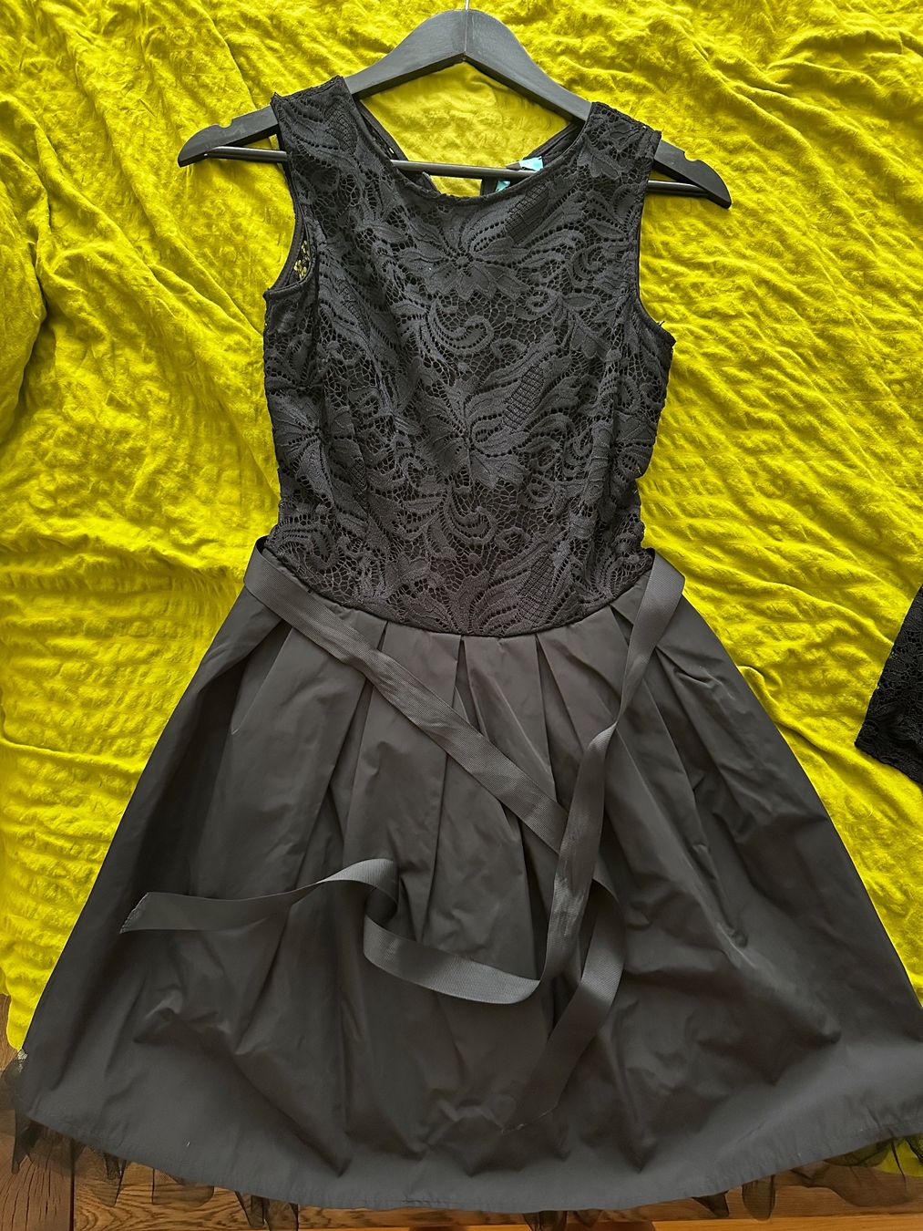 Vestiti: Elegante schwarze Kleider – Nuovo (secondo la descrizione) da Fällanden venduto da sza_2knt