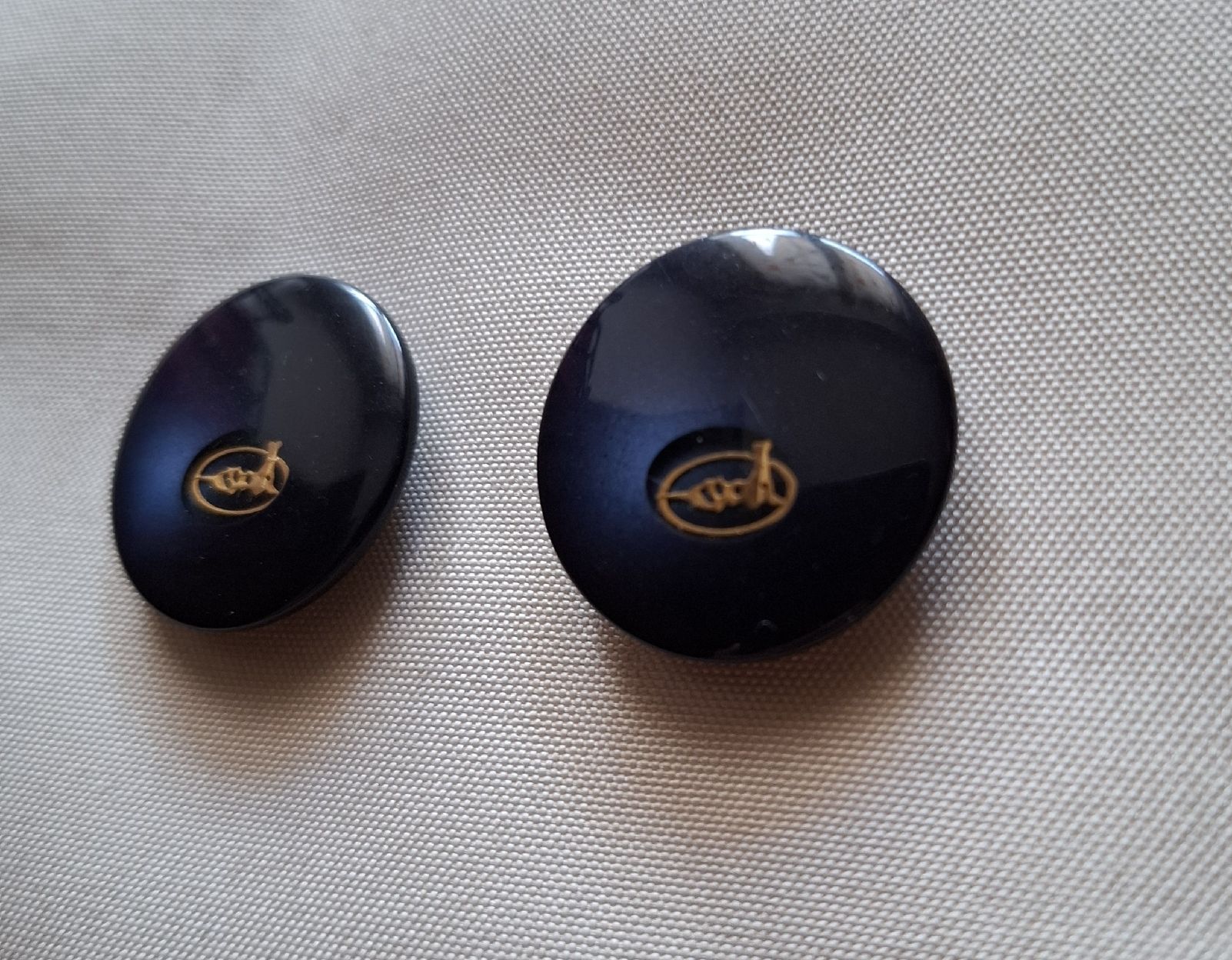 Bottoni: 2 Stück Knöpfe Schwarz- Blau, 28 mm. – Usato da Dietikon venduto da Hirschkopf 1