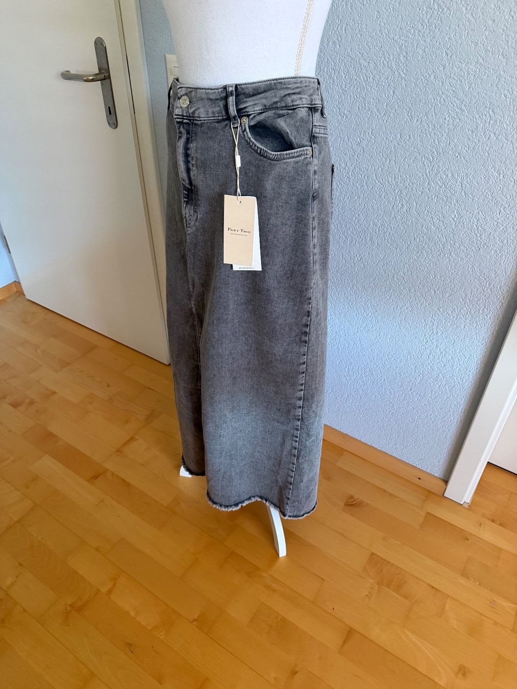 Gonne: Part Two Jeansrock lang Gr 44 – Nuovo (secondo la descrizione) da Lohn SH venduto da mathea 1