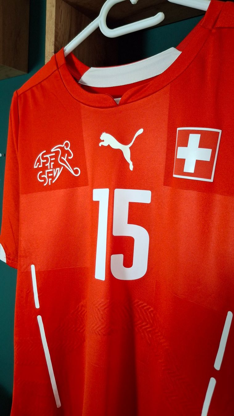 Puma Canottiere & Pantaloni: Switzerland player version world cup 2014 puma size L – Usato da Yverdon-les-Bains venduto da flo_8fgr 1