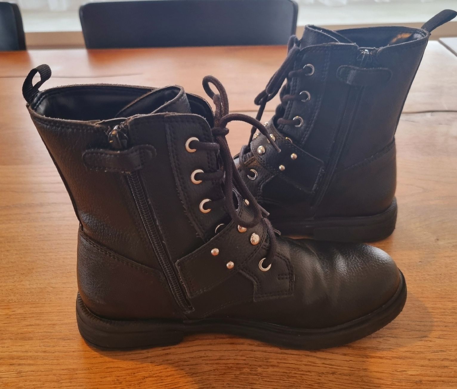 Geox Scarpe per ragazze: Geox, Mädchen Stiefeletten, Gr. 35, schwarz – Usato da Fulenbach venduto da Matte3 1