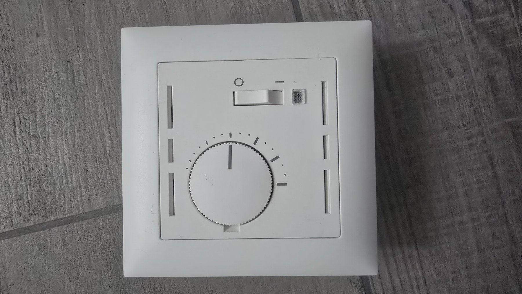 Feller Interruttori: Thermostat Feller – Usato da Wohlen AG venduto da Mikisal