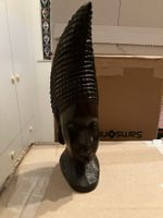 Statua africana in legno scuro