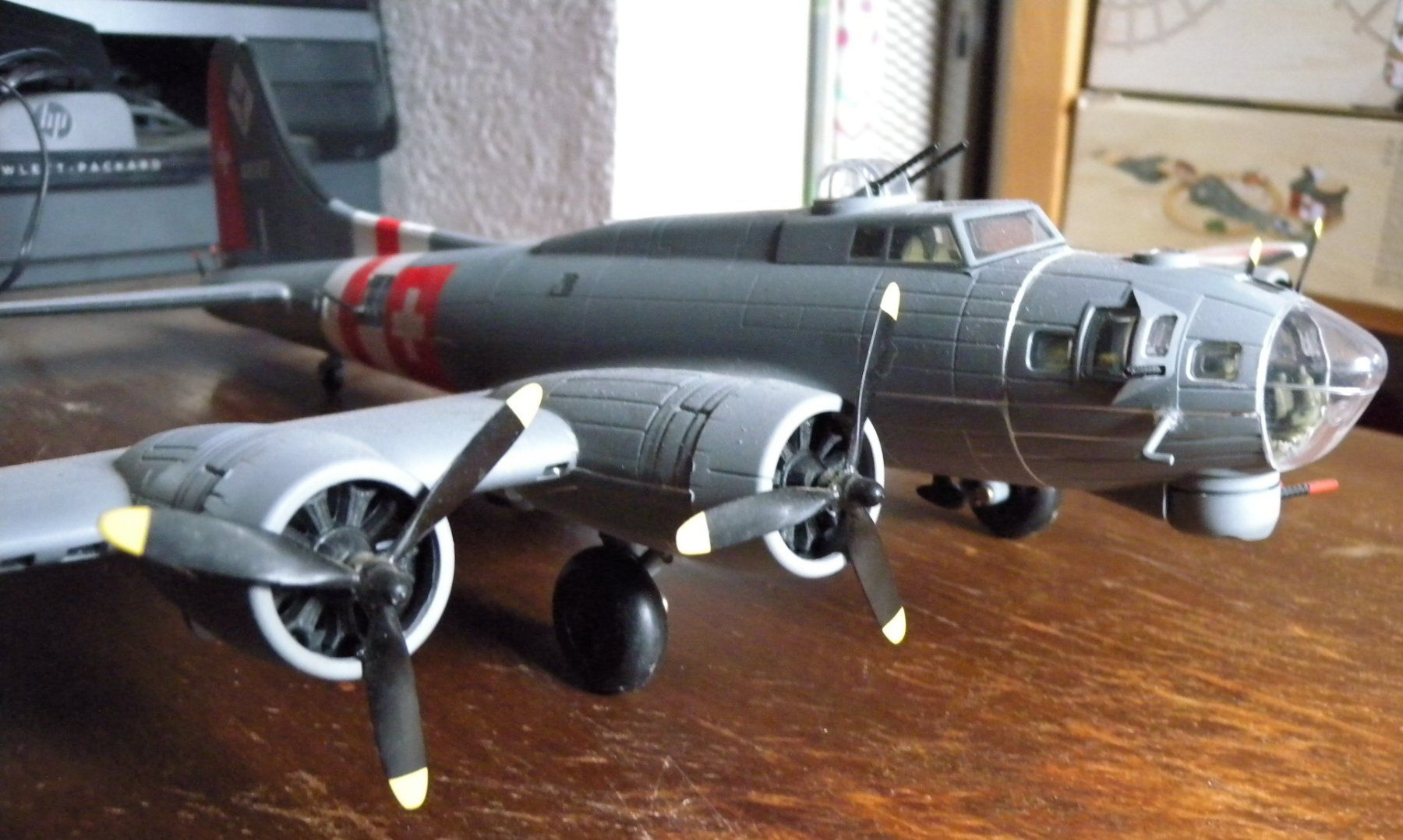 Boeing Kit di modellismo & Modellini statici: Boeing B-17 Flying Fortress, Schweizer Design – Usato da Hauenstein venduto da davia72 2