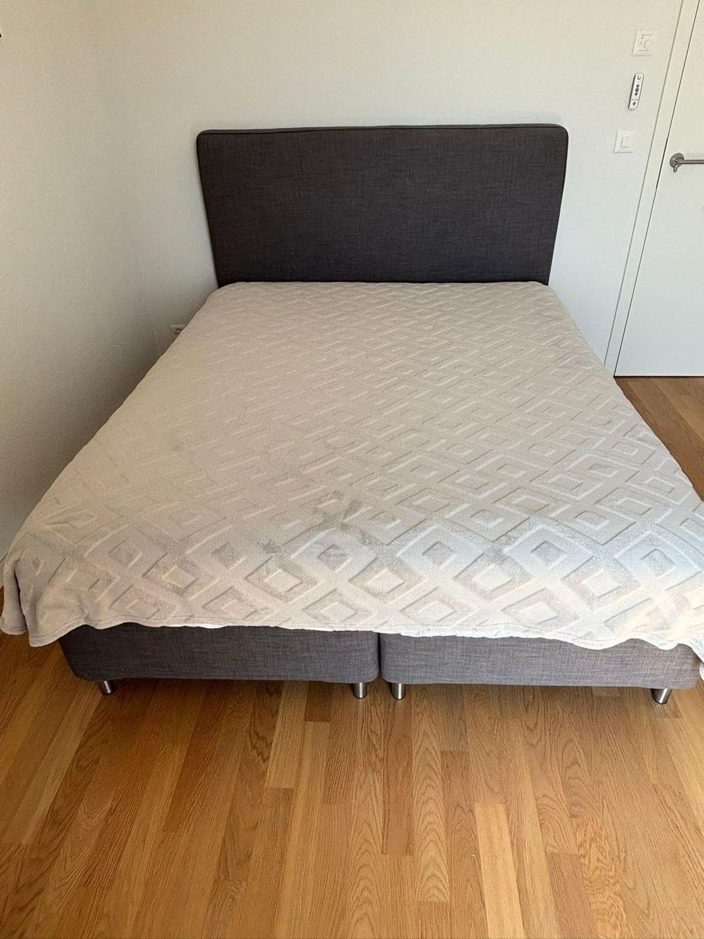 Ikea Letti: IKEA Double bed + matress – Usato da Genève venduto da Yana.M 2