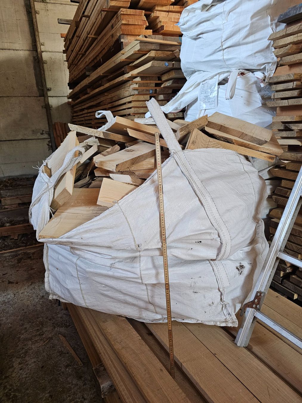Articoli in legno: Brennholz im Big Bag – Usato da Sulgen venduto da E_Dreier 1