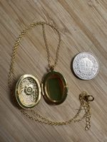 Kette mit Medaillon zu öffnen