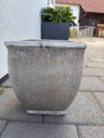 Blumenpflanztopf hellgrau, winterfest, H 28cm, Durchm 23,5cm