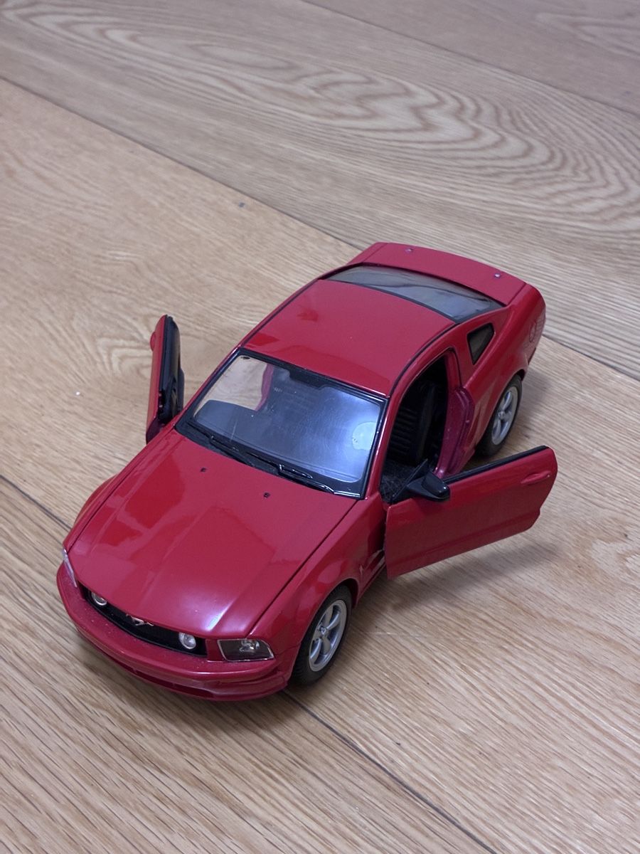 Ford Modellautos: 2005 Ford Mustang GT 1:24 – Gebraucht aus Montagnola von ciain67