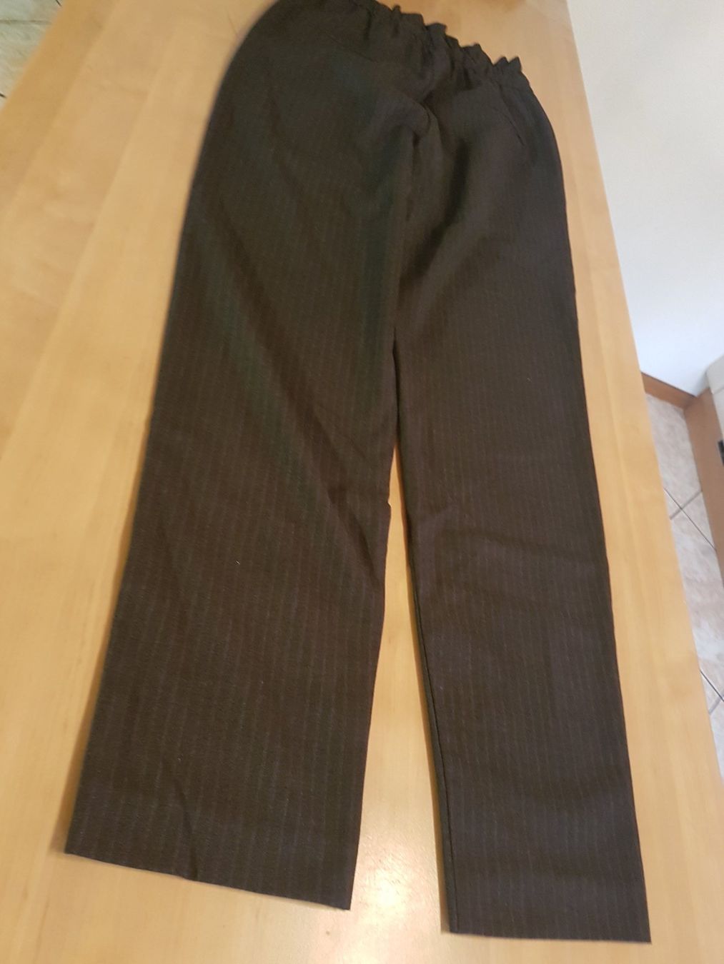 Hosen: Pantalon taille élastique grandeur 26 XS marque Pull & Bear – Gebraucht aus Villiers von san_jn5w 3