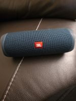 JBL Flip 5 Bluetooth Lautsprecher blau mit Transportbox