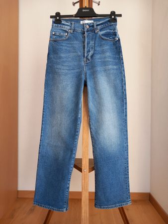 Neuwertige Jeans von Zara Gr. 36 Straight Leg