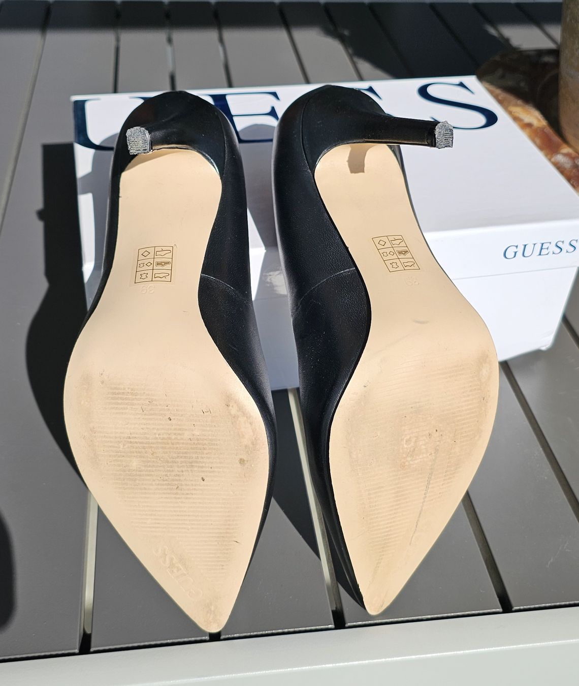 Guess Chaussures femmes: Guess Pumps - Grösse 38 - schwarz – D'occasion à Kollbrunn par Antikmann 2