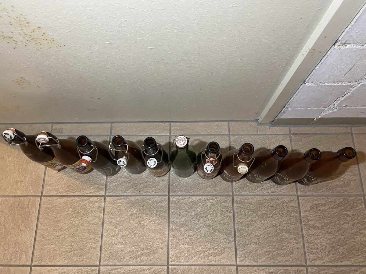 Bicchieri, Caraffe & Bottiglie: 11 Bierflaschen teilweise antik – Usato da fehraltorf venduto da Ambra2 2