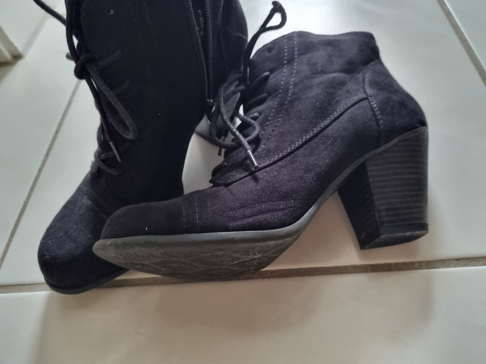 Scarpe da donna: Schwarze Stiefel Grösse 37 – Nuovo (secondo la descrizione) da Gunzgen venduto da Celine22