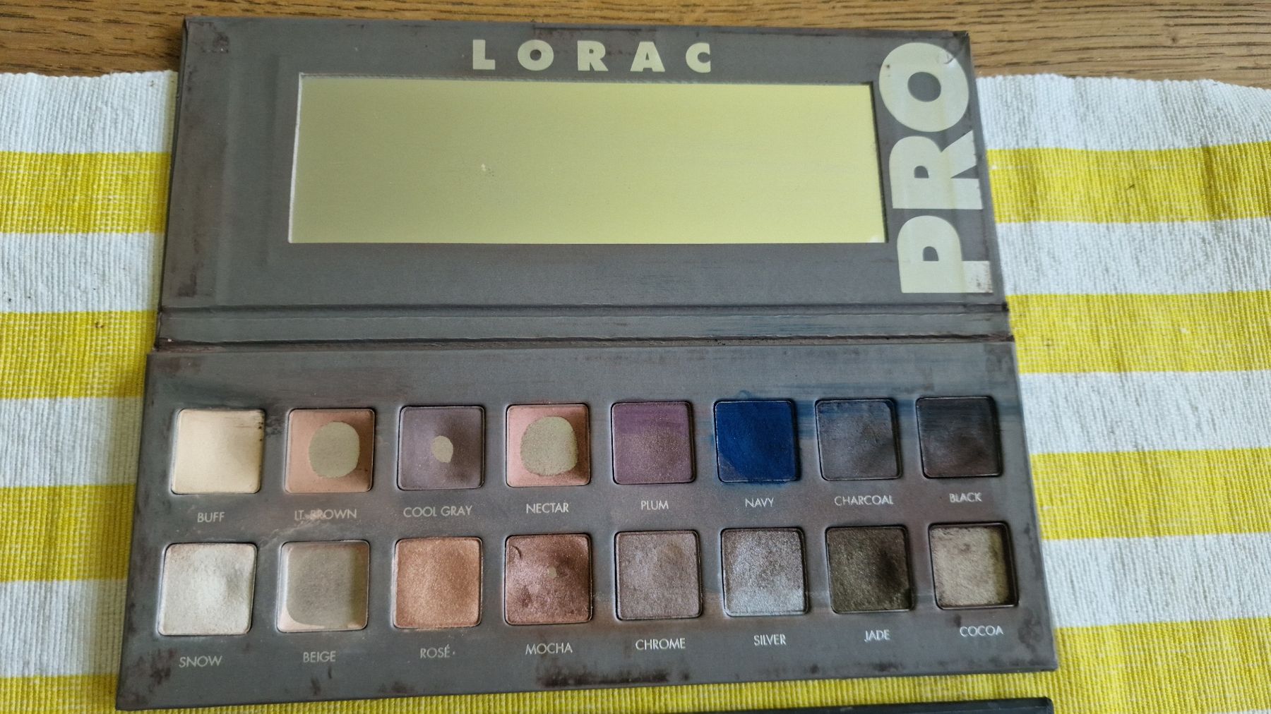 Make-up: 2 Lorac Pro Lidschattenpaletten – Gebraucht aus Horgen von Happi76 3