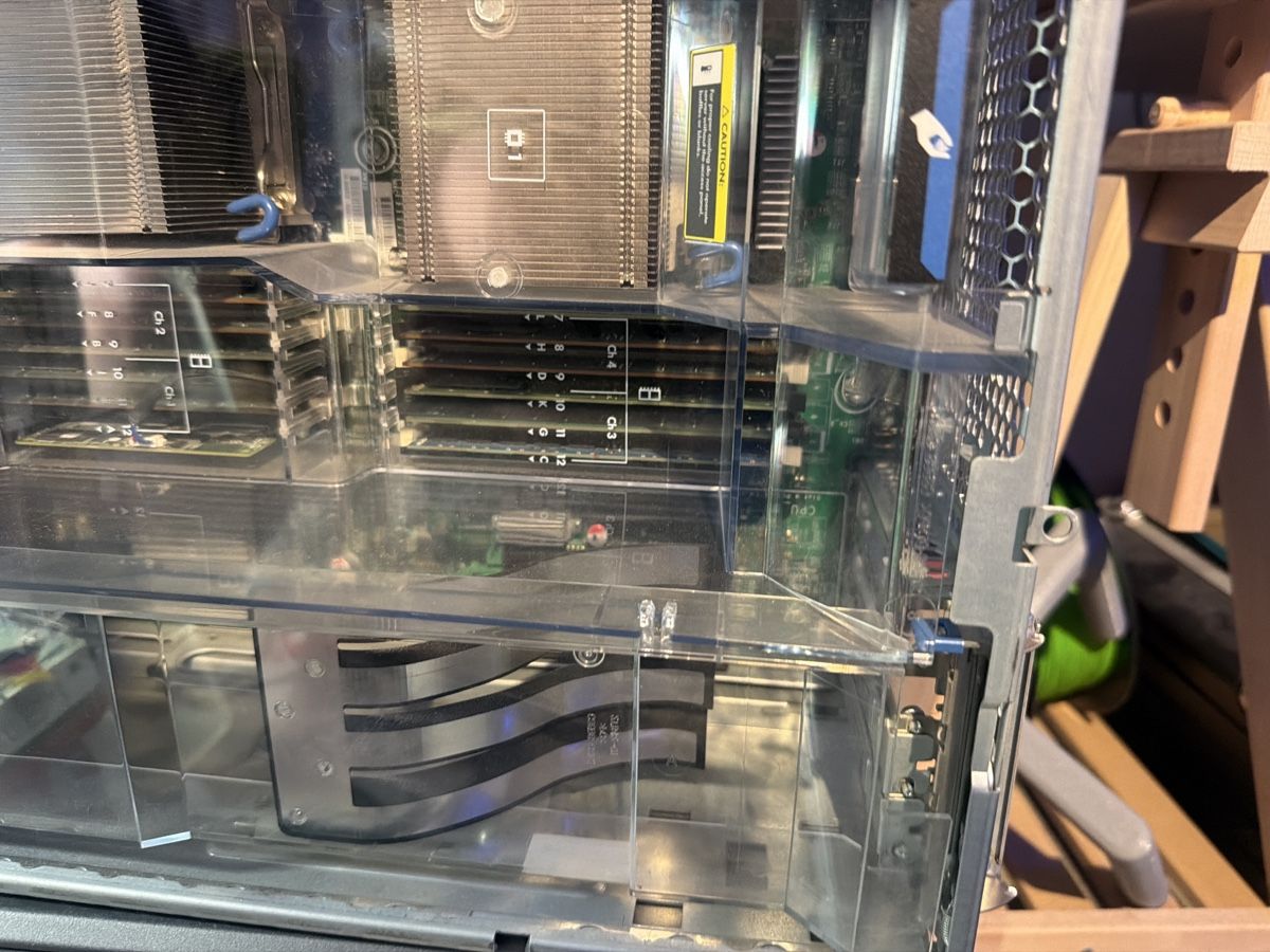 Hewlett Packard Serveurs: HP ProLiant ML350p Gen8 Server – D'occasion à Biberist par Moma7 3