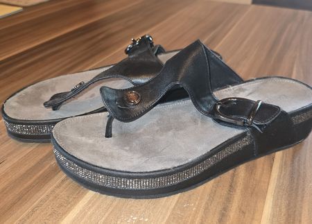 Schwarze Sandalen, Zehentrenner mit Strasssteine Gr. 39